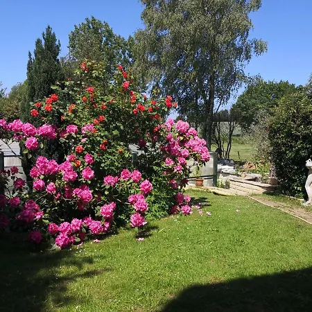 Au Jardin Fleuri Bed & Breakfast *
