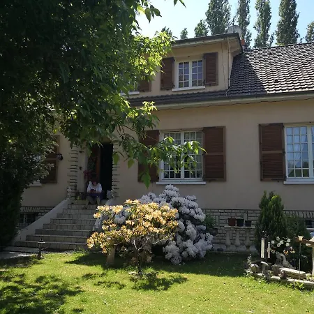 Au Jardin Fleuri Bed & Breakfast